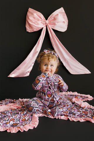 SPOOKY SWEETHEART DREAM RUFFLE BLANKET