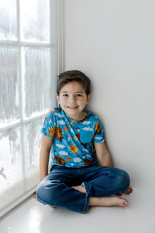 BEAR-Y BLUE SKIES DREAM POCKET TEE