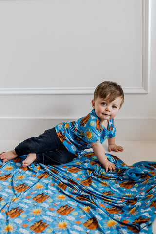 BEAR-Y BLUE SKIES DREAM POCKET TEE