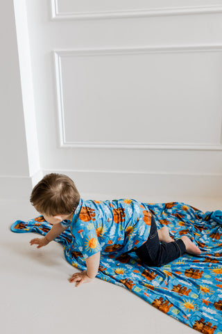 BEAR-Y BLUE SKIES DREAM POCKET TEE