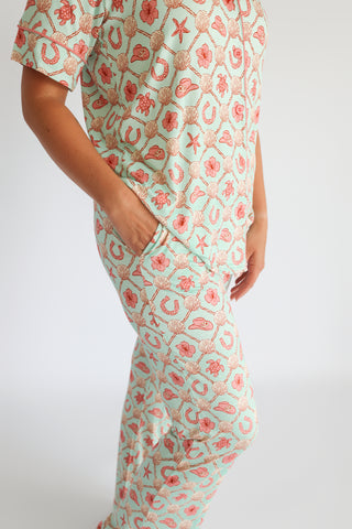COASTAL COWGIRL WOMEN’S RELAXED FLARE DREAM SET