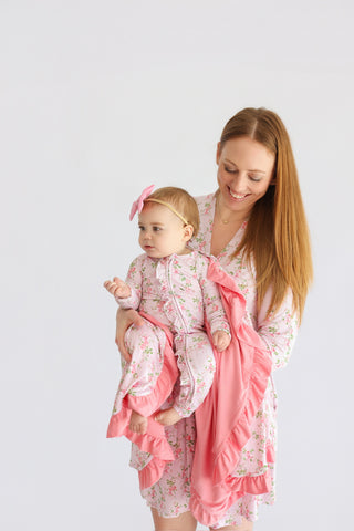 BLOOMING TRELLIS DREAM RUFFLE BLANKET