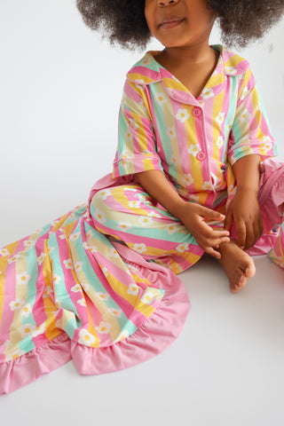 DAISY STRIPE DELIGHT RUFFLE DREAM BLANKET