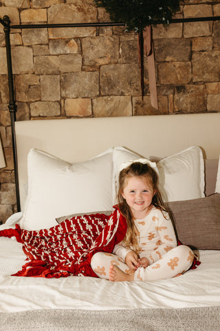 MISTLE-BOWS DREAM RUFFLE BLANKET