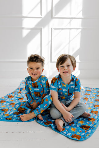 BEAR-Y BLUE SKIES DREAM POCKET TEE