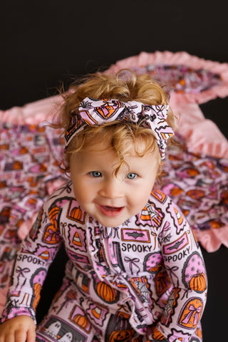 SPOOKY SWEETHEART DREAM RUFFLE BLANKET