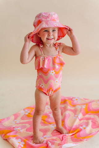 GROOVY FLORAL DREAM TOWEL