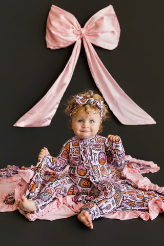 SPOOKY SWEETHEART DREAM RUFFLE BLANKET