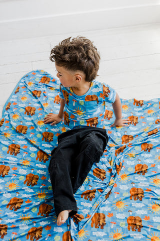 BEAR-Y BLUE SKIES DREAM POCKET TEE